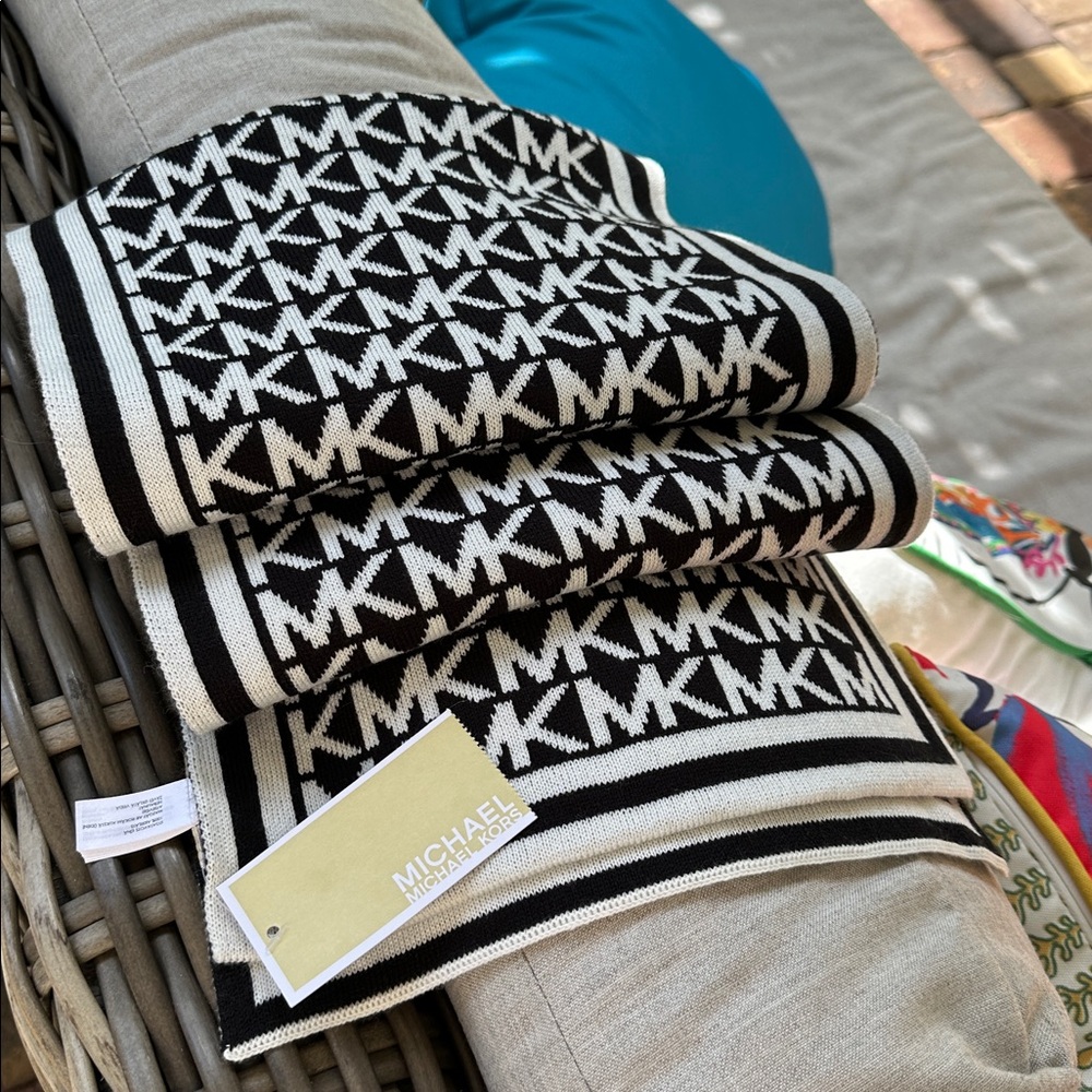 Michael Kors Geometric Black and White Scarf - Picture 4 of 4